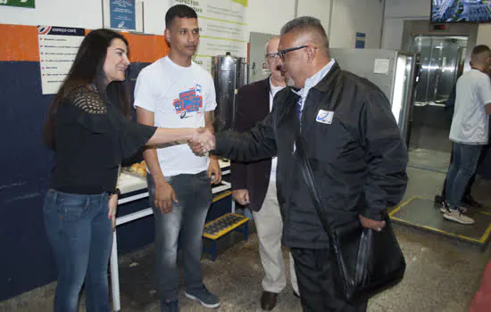 Passageiros homenageiam melhores motoristas de ônibus no Dia do Motorista