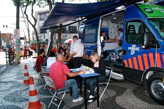 Sala do Empreendedor móvel e Banco do Povo atendem no Bairro dos Casa