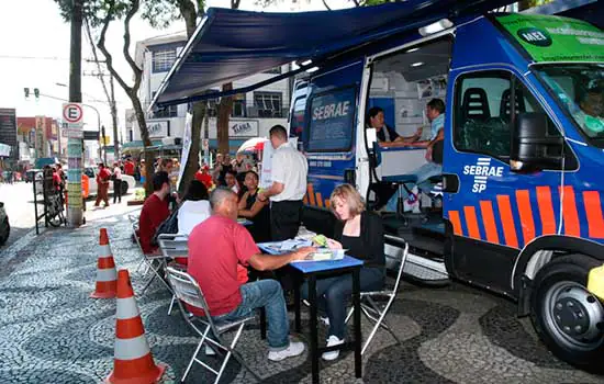 Sala do Empreendedor móvel e Banco do Povo atendem no Bairro dos Casa