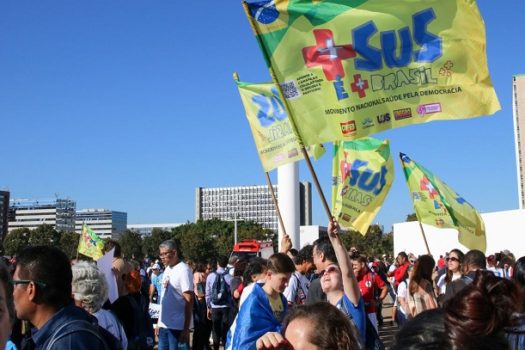 Ato em Brasília faz defesa do SUS