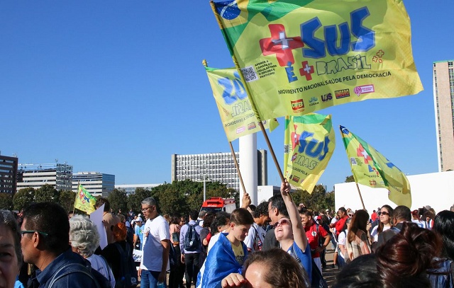 Ato em Brasília faz defesa do SUS