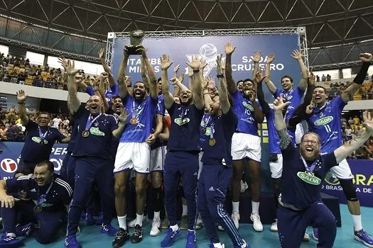 Cruzeiro derrota Minas para conquistar Supercopa de vôlei masculino