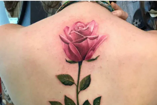 Estúdio de tatuagem celebra Outubro Rosa com ação especial