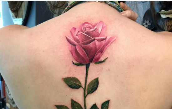 Estúdio de tatuagem celebra Outubro Rosa com ação especial