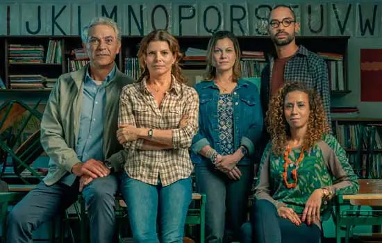 TV: ‘Segunda Chamada’ tem horário antecipado e episódio dedicado aos professores