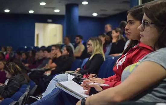 Diadema abre discussão com profissionais de saúde sobre uso racional de medicamentos