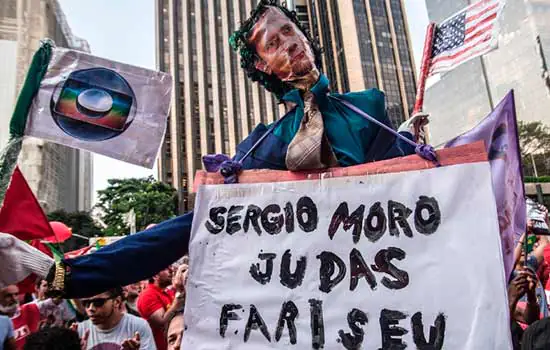 ‘Há lealdades maiores do que as pessoais’