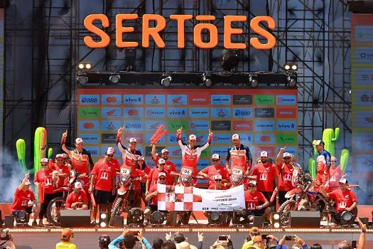 Honda Racing conquista 10º título na geral das motos do Sertões com dobradinha