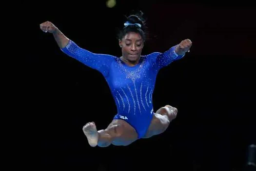 Simone Biles faz história no Mundial; Flávia Saraiva fica em 4º no solo