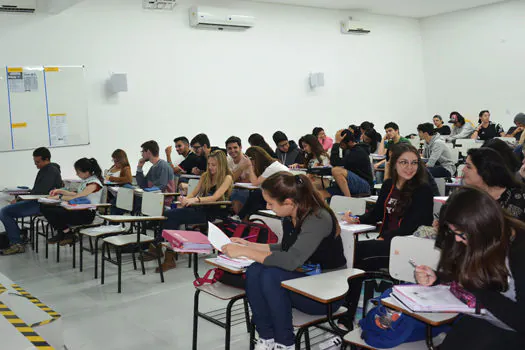 Singular Anglo promove curso especial com foco em estratégias para o Enem