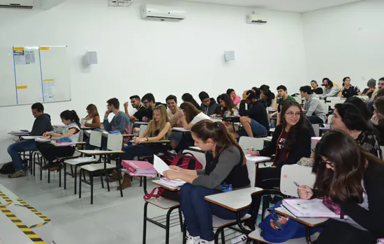 Singular Anglo promove curso especial com foco em estratégias para o Enem