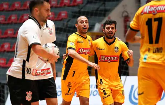 Em estreia da Liga Nacional de Futsal