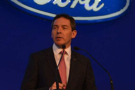 Ford espera recuperação do mercado automotivo em 2015