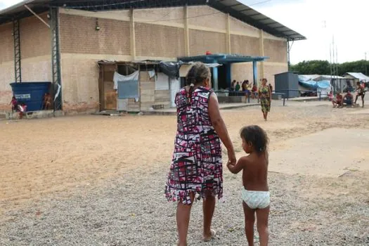 Comunidade warao enfrenta dificuldade em abrigo improvisado em Roraima