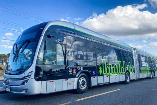 Nas tomadas curitibanas: ônibus articulado 100% elétrico será testado