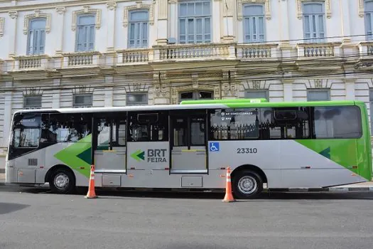 No BRT de Feira