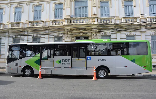 No BRT de Feira