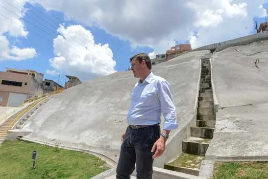 Prefeito Orlando Morando se antecipa ao período de chuvas e entrega obras de contenção