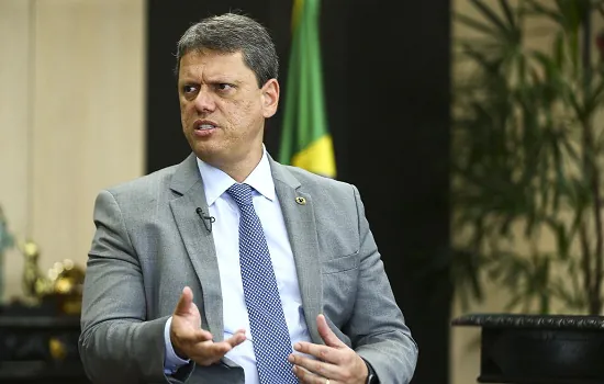 Prefeito de Marília dá início à debandada do PSDB e declara apoio a Tarcísio