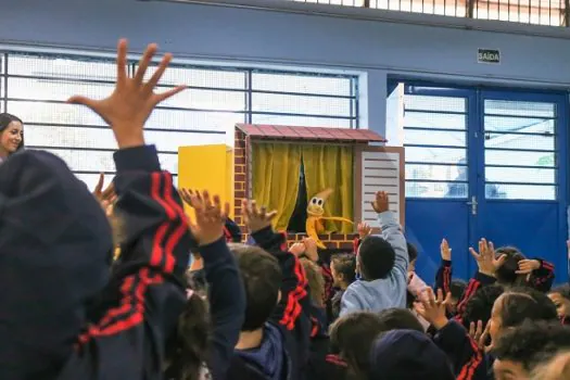 Teatro Nutrir ensina crianças sobre alimentação saudável