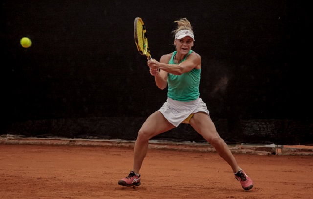 Tenista Laura Pigossi vence na estreia ITF W60 do Rio e avança às oitavas de final