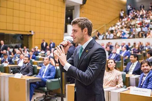 Thiago Auricchio propõe Frente Parlamentar em apoio à Indústria Química