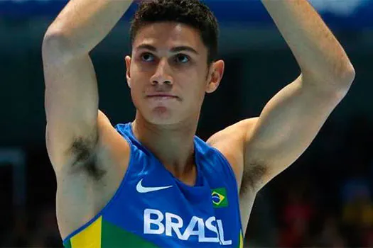 Thiago Braz é ouro no salto com vara