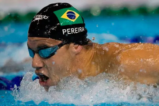 Thiago Pereira inaugura nova piscina no Colégio Arbos