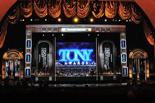 A 74ª edição do Tony Awards acontece hoje (26) com transmissão do Film&Arts