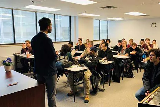 Escola de Montreal oferece bolsas e permissão de trabalho para brasileiros e familiares