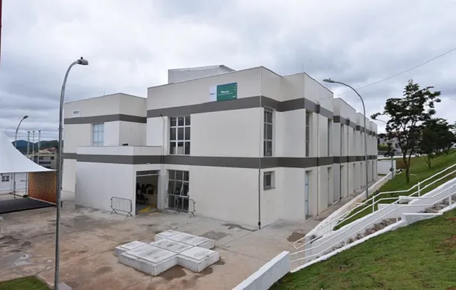 Em construção