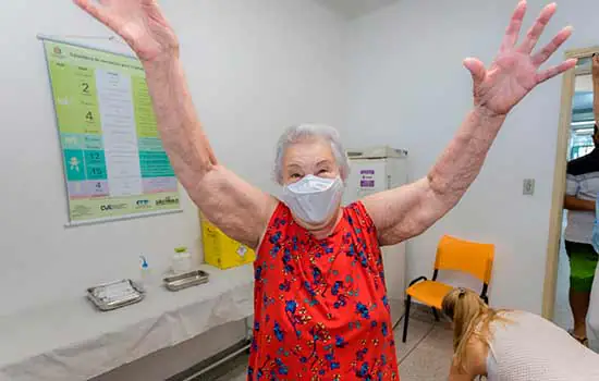 Santo André vacina 2.703 idosos com mais de 85 anos neste sábado