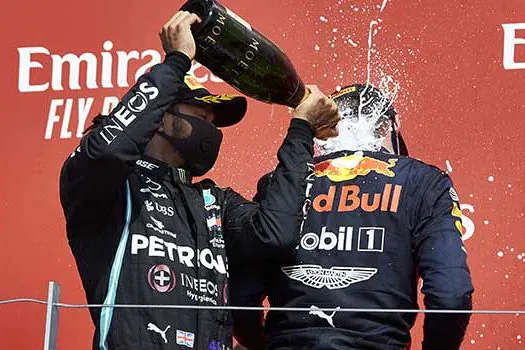 F1: GP comemorativo de 70 anos termina com festa do Verstappen