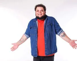 Título do post: Show de standup gratuito com humorista Victor Ahmar em Alphaville