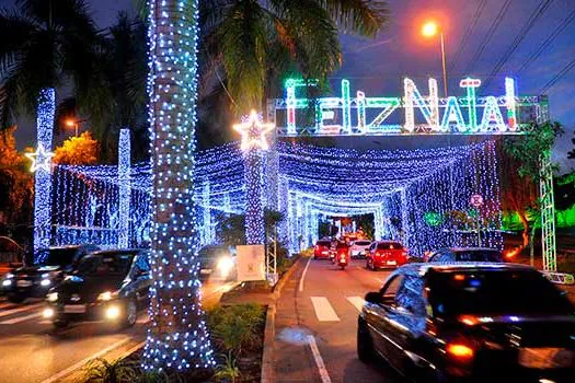 Vila de Luz drive-thru em Santo André terá visita do Papai Noel