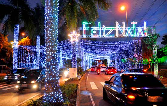 Vila de Luz drive-thru em Santo André terá visita do Papai Noel