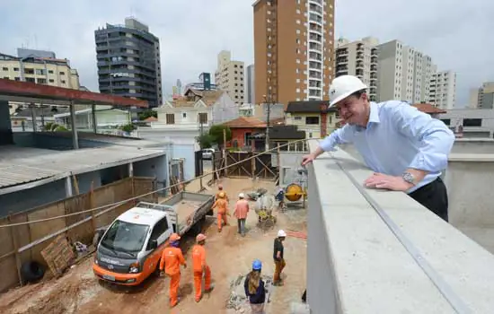 Com obras avançadas