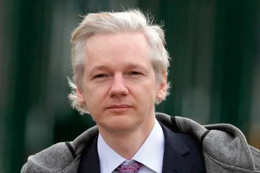 Médicos dizem que Assange pode morrer na prisão se não receber tratamento urgente