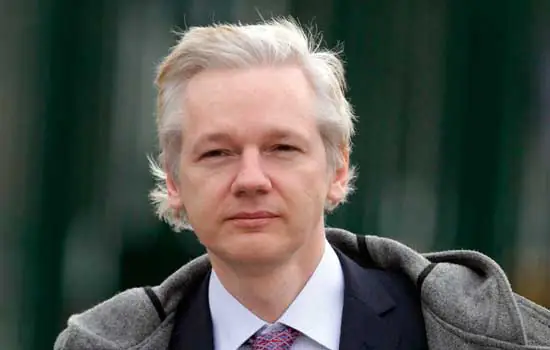 Médicos dizem que Assange pode morrer na prisão se não receber tratamento urgente