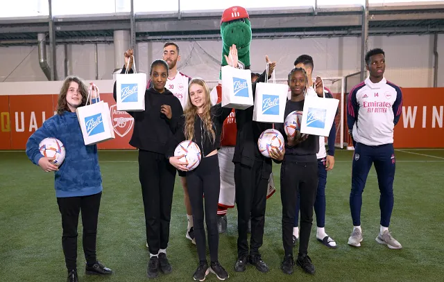 Arsenal lança nova série de conteúdo com campeãs locais de reciclagem