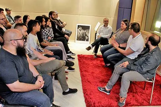 Alunos da Escola Municipal de Música participam de workshop