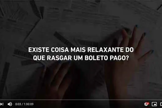 Serasa Consumidor lança vídeo rasgando boletos para desestressar as pessoas