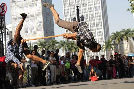 Grupo Zumb.boys apresenta Mané Boneco no Centro de Referência da Dança de São Paulo