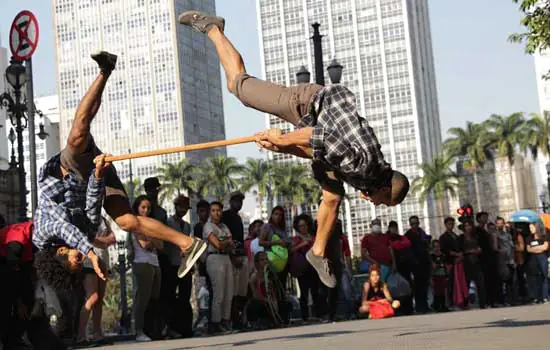 Grupo Zumb.boys apresenta Mané Boneco no Centro de Referência da Dança de São Paulo