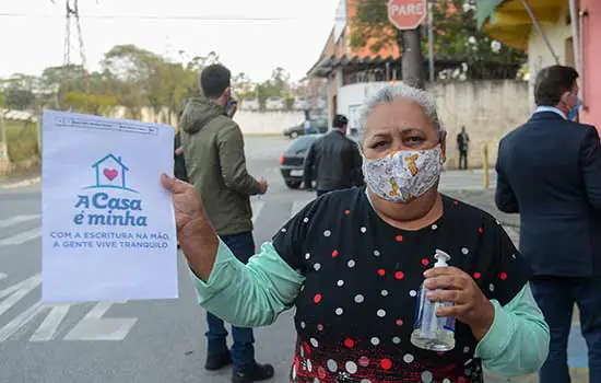 Prefeitura de São Bernardo entrega 85 escrituras no Loteamento Frei Damião