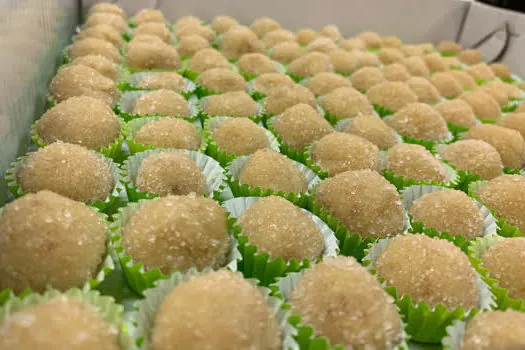 Alunos do IMT fazem brigadeiro utilizando o pó do caroço de abacate