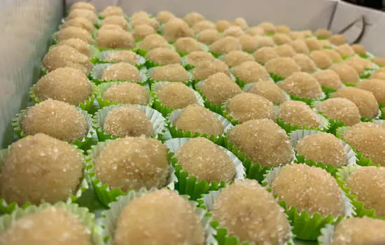 Alunos do IMT fazem brigadeiro utilizando o pó do caroço de abacate