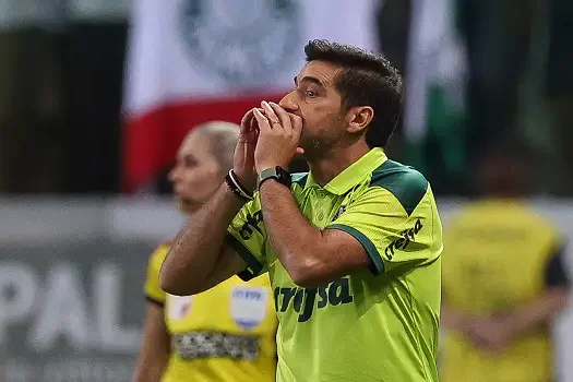 Com nervos no lugar, Abel Ferreira quer se fugir de polêmicas à beira do campo