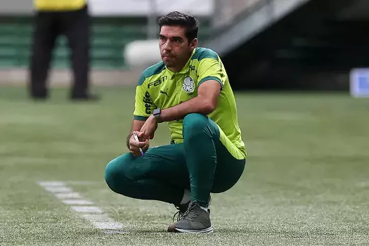 Abel Ferreira aceita proposta do Palmeiras e renova contrato