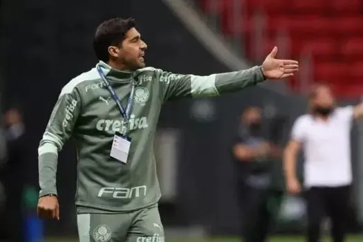 Abel Ferreira diz em festa que deverá cumprir contrato com o Palmeiras